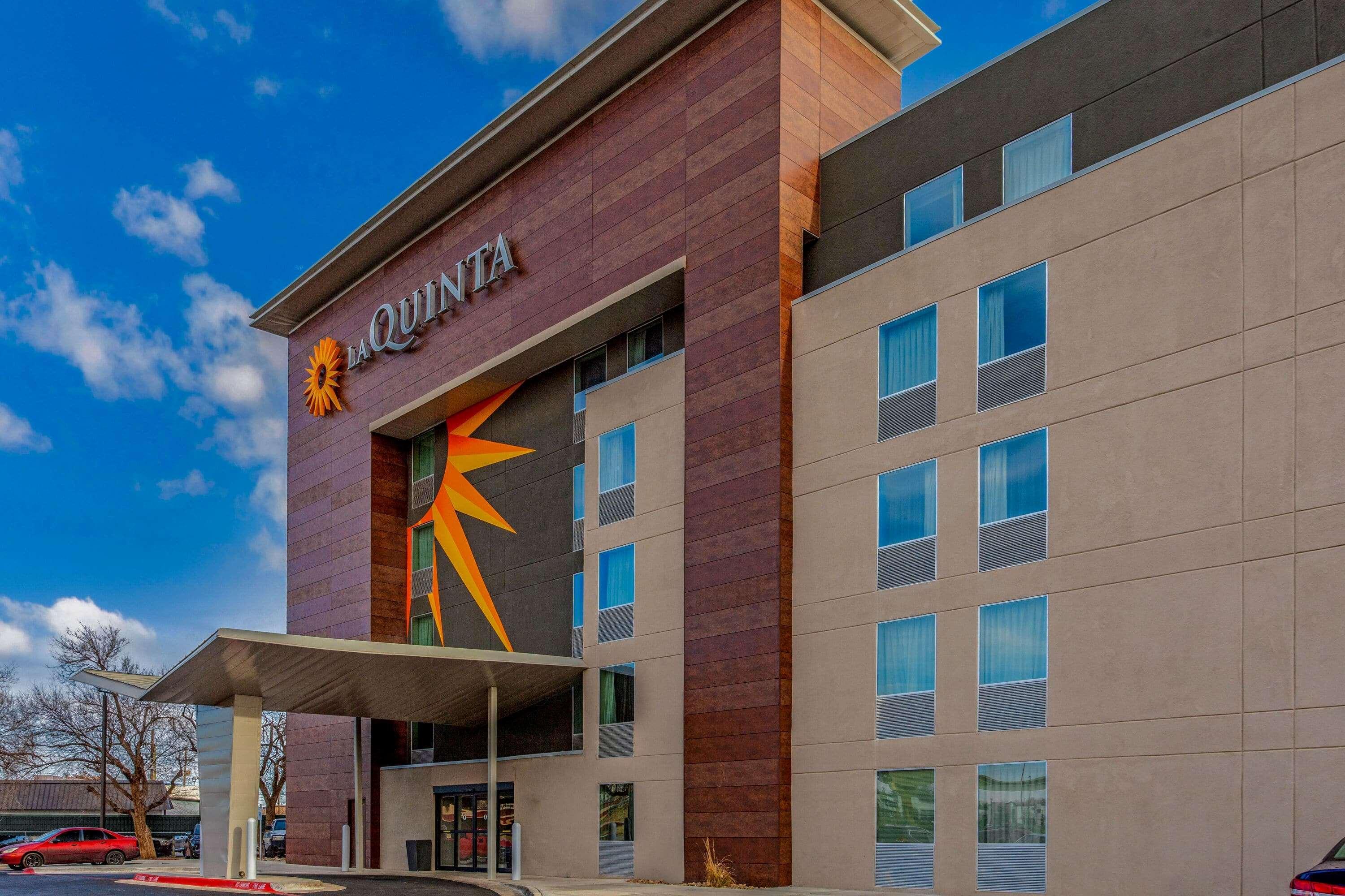 La Quinta By Wyndham Lubbock West Medical Center Hotel Bagian luar foto