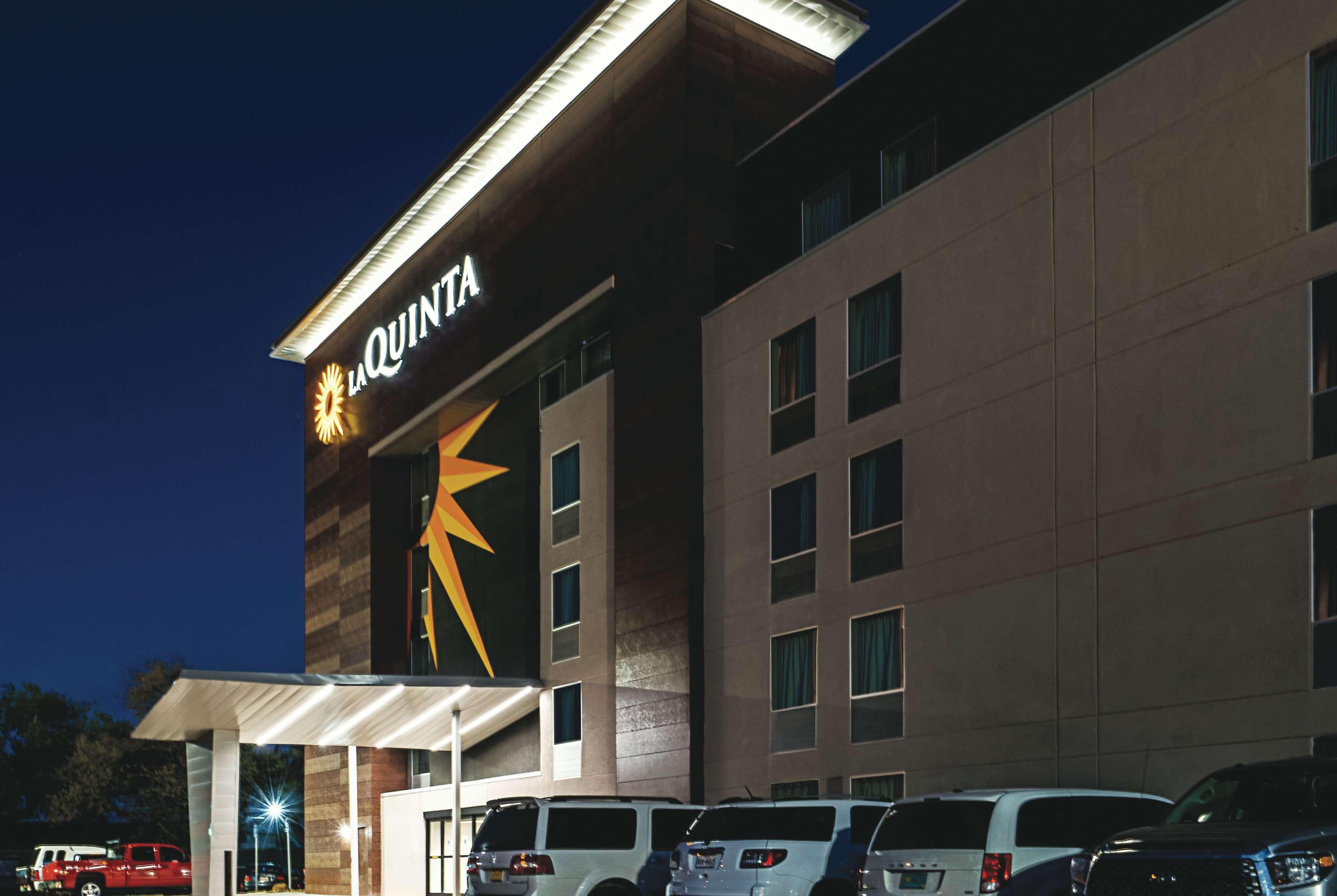 La Quinta By Wyndham Lubbock West Medical Center Hotel Bagian luar foto