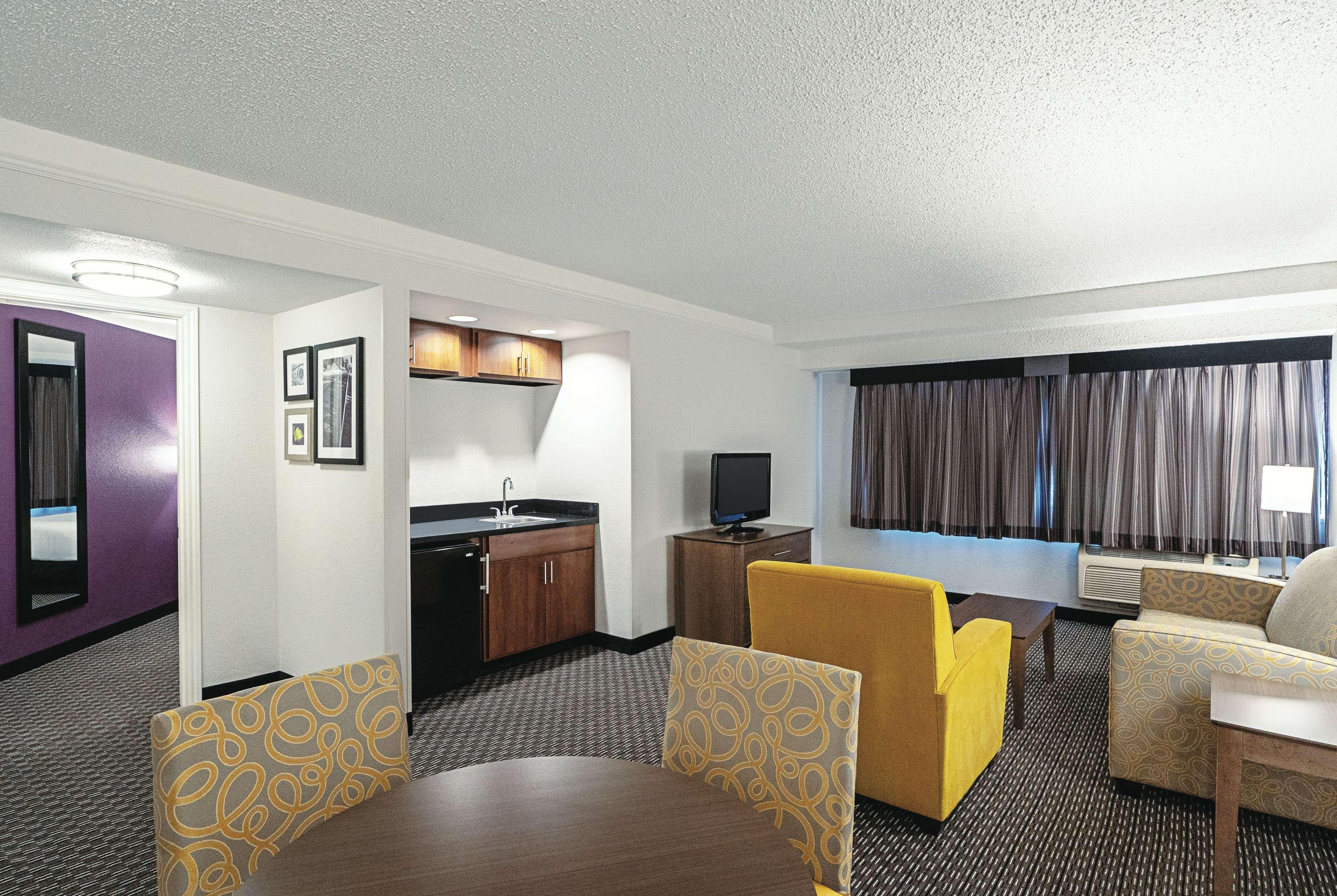 La Quinta By Wyndham Lubbock West Medical Center Hotel Bagian luar foto