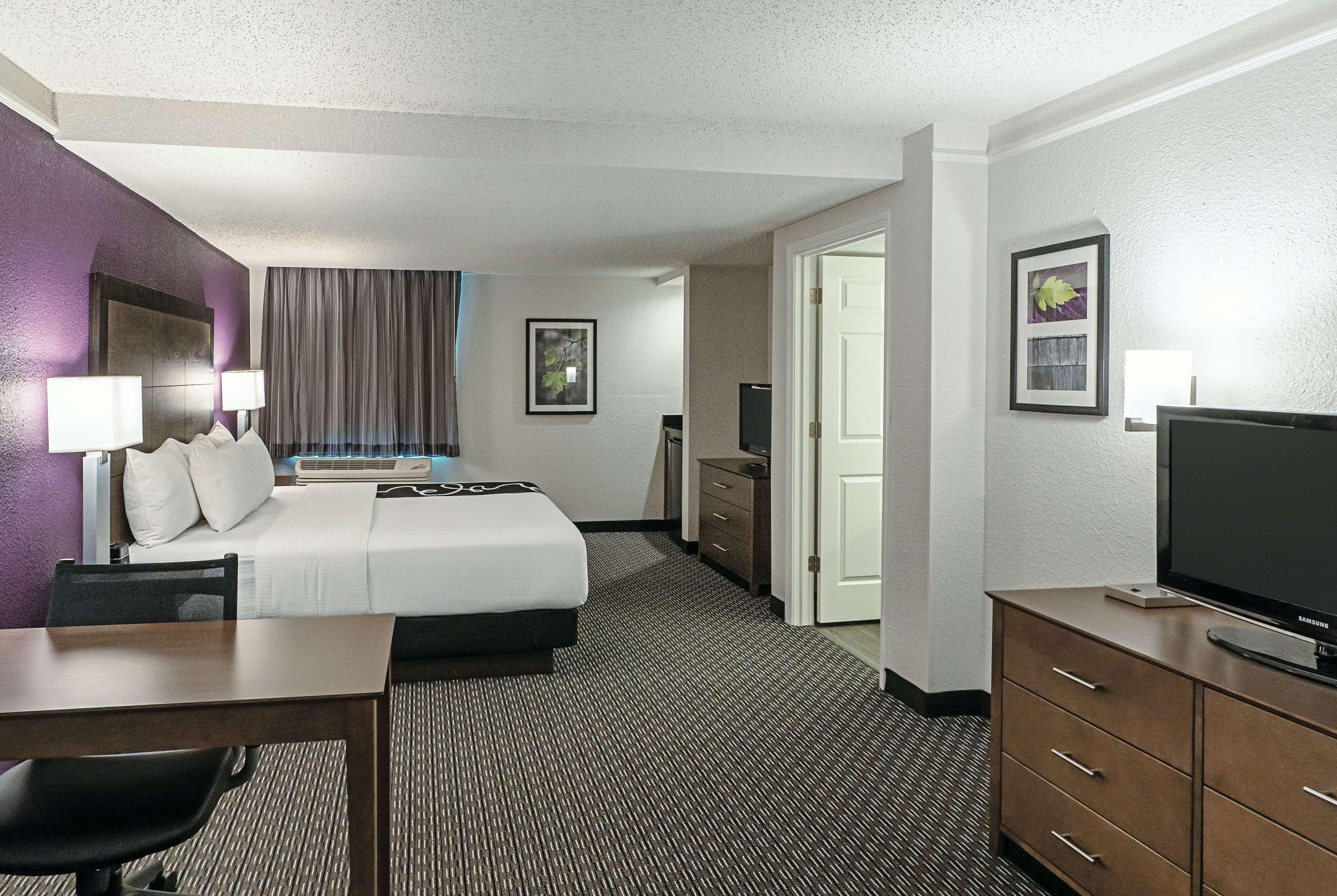 La Quinta By Wyndham Lubbock West Medical Center Hotel Bagian luar foto