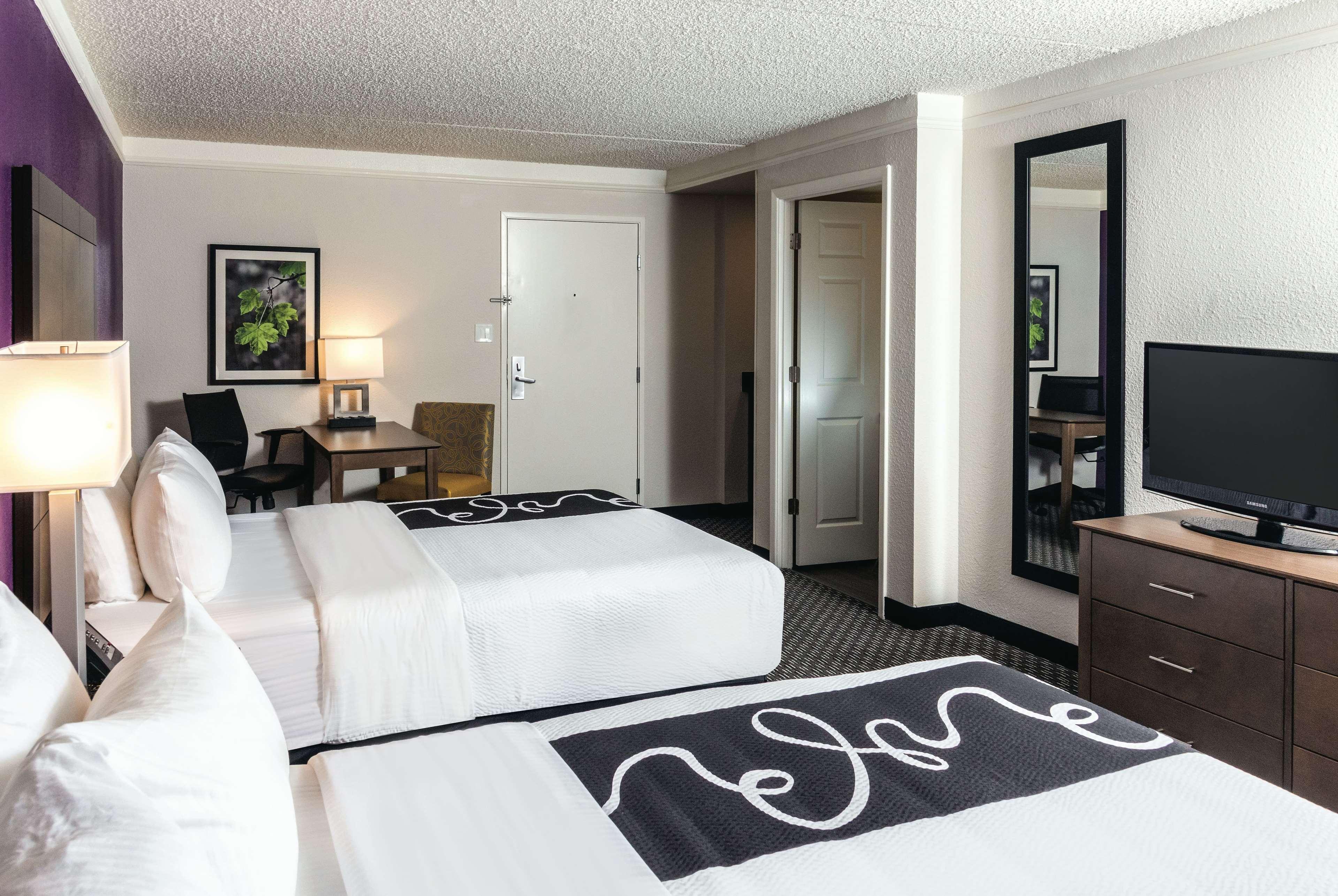 La Quinta By Wyndham Lubbock West Medical Center Hotel Bagian luar foto