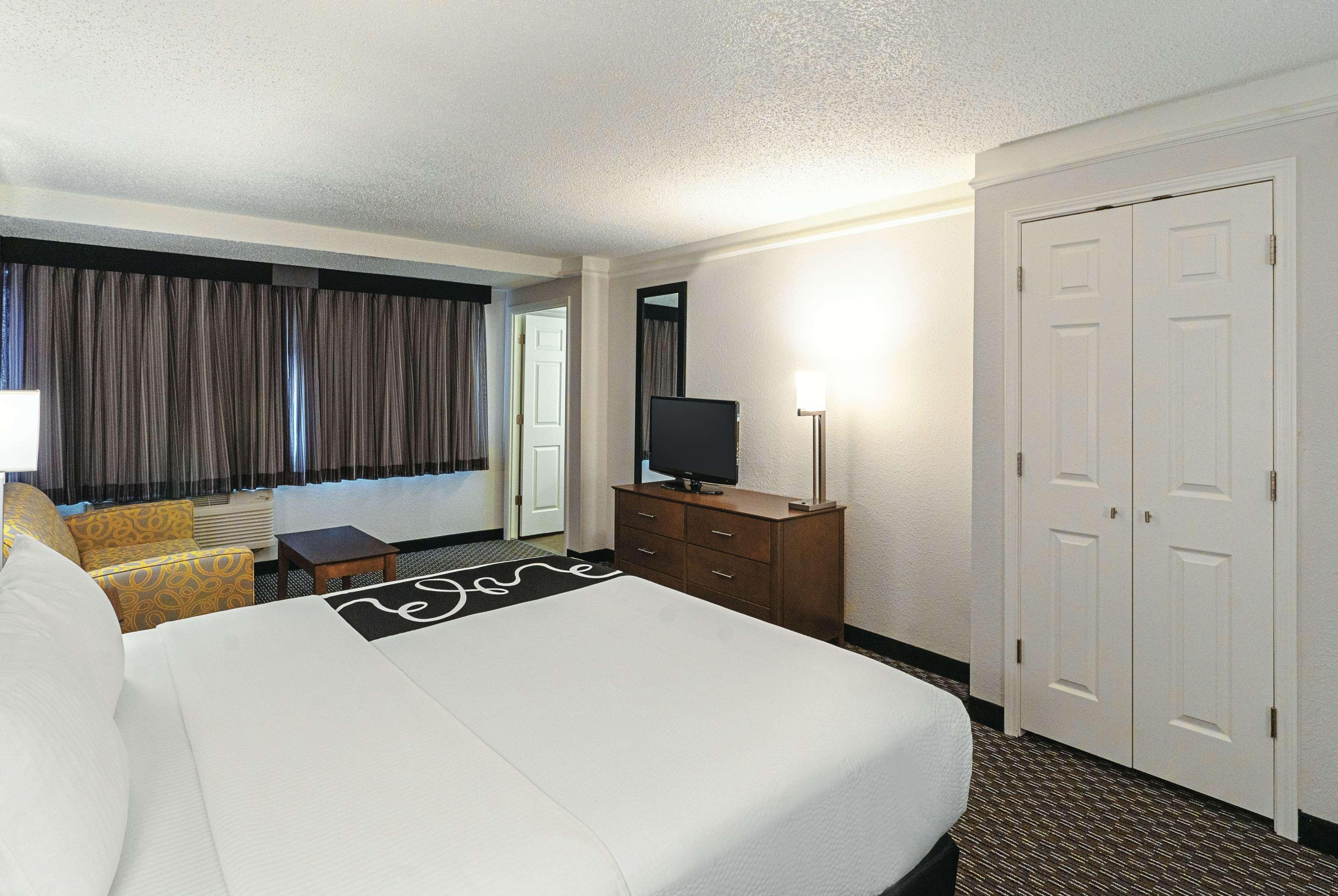 La Quinta By Wyndham Lubbock West Medical Center Hotel Bagian luar foto
