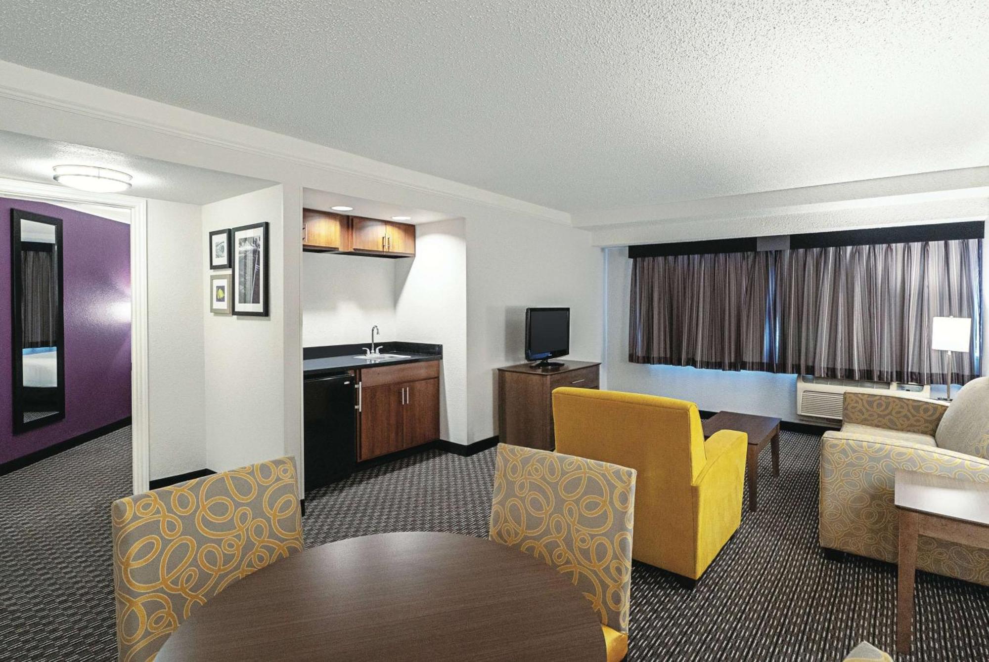 La Quinta By Wyndham Lubbock West Medical Center Hotel Bagian luar foto
